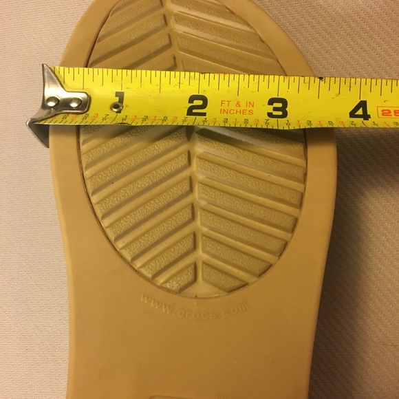 Croc Sandals Size 6W; NWOT - Picture 9 of 10